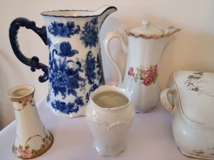 lot 149 image: Vintage Painted Dishes