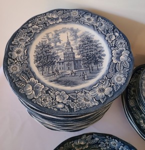 lot 152 image: Liberty Blue Dish Set