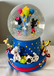 lot 327 image: Limited Edition Disney Musical Birthday Water Globe