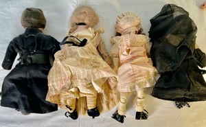 lot 31 image: 4 Vintage Dolls