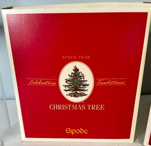 lot 52 image: 8 Spode Holiday Glasses