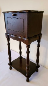 lot 162 image: Vintage Tobacco Stand