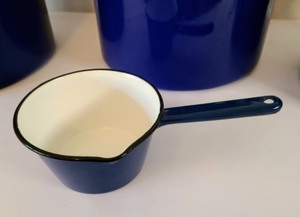 lot 208 image: Enamel Cooking Pots