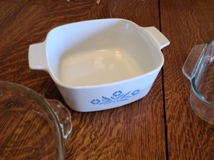 lot 212 image: Glass Bakeware