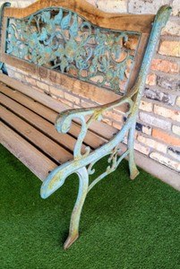 lot 272 image: Outdoor Bench