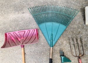 lot 281 image: Yard Tools