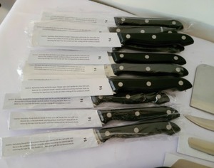 lot 292 image: New Ronco Knifes