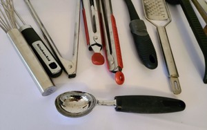 lot 293 image: Kitchen Utensils
