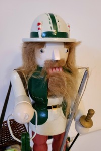 lot 305 image: Fisherman Nutcracker