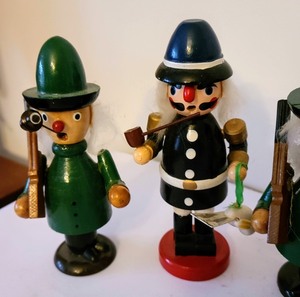 lot 312 image: Vintage Smokers