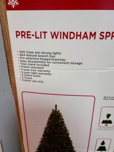 lot 316 image: 6ft Pre-Lit Christmas Tree