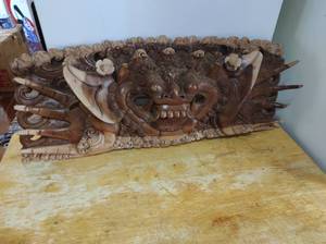 lot 9 image: Hand Carved Wall Hanging