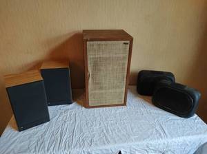 lot 44 image: Collection of Speakers