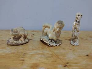 lot 64 image: Three Hand Carves Figures