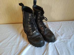 lot 79 image: Womens Harley Davidson Leather Boots