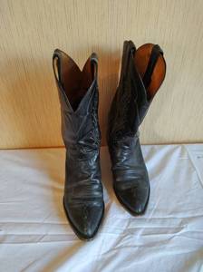 lot 80 image: Mens Tony Lama Cowboy Boots