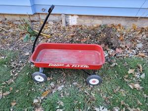lot 82 image: Radio Flyer Wagon