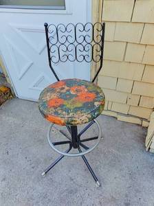 lot 85 image: Vintage Stool