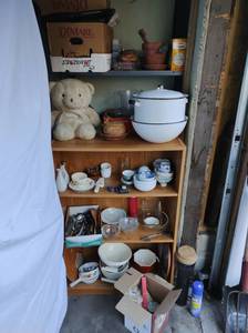 lot 86 image: Shelf with Contents
