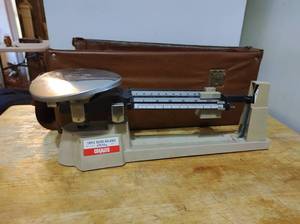 lot 102 image: Vintage Beam Balance Scale by Ohaus