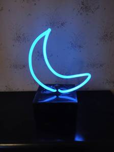 lot 111 image: Vintage Blue Moon Neon Beer Light