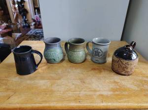 lot 133 image: Collection of Pottery Items