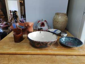 lot 135 image: Collection of Pottery Items