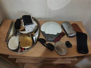lot 137 image: Collection of Vintage Accessories and Personal Care Items