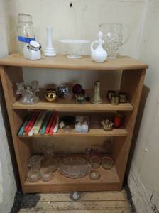 lot 139 image: Shelf with Several Vintage Dcor Items and More