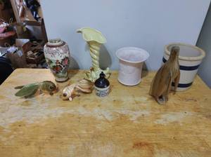 lot 142 image: Collection of Vintage Dcor Items