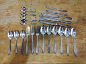 lot 144 image: Collection of Oneida Community Par Plate Silverware