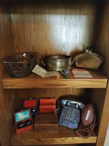 lot 154 image: Collection of Vintage Items