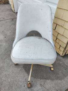 lot 163 image: Vintage Office Chair