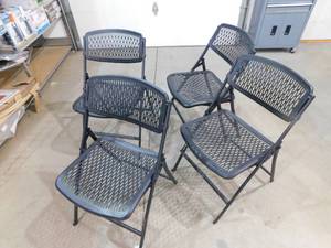 lot 92 image: (4) Plastic Folding Chairs.