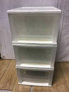 lot 46 image: IRIS 15.5 Qt. Stackble Drawer, Storage Tote, with a built-in handle, in White, 3Pack Customer Returns See Pictures