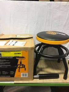 lot 54 image: GEARWRENCH 26 in. to 31 in. Adjustable Height Swivel Shop Stool Customer Returns See Pictures