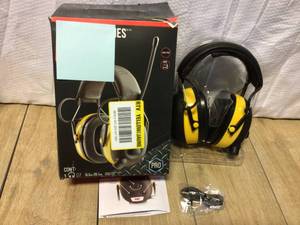 lot 17 image: 3M WorkTunes Black Wireless Hearing Protector with Bluetooth Technology Customer Returns See Pictures