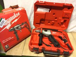 lot 65 image: Milwaukee 12 in. Heavy-Duty Hammer Drill Customer Returns See Pictures