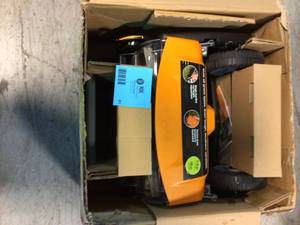 lot 91 image: Fiskars StaySharp 18 in. Cut Manual Push Non Electric Walk Behind Reel Mower Customer Returns See Pictures