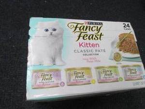 lot 10 image: Box of 24- 3 oz Cans Fancy Feast Ki...