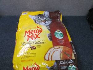 lot 15 image: 13.5 lb Bag Meox Mix ...