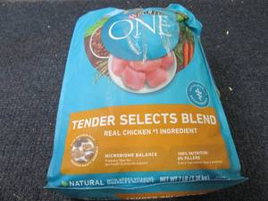 lot 25 image: Purina ONE Tender Selects Blend Adu...