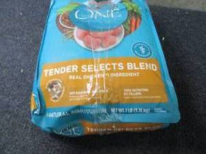lot 26 image: Purina ONE Tender Selects Blend Adu...