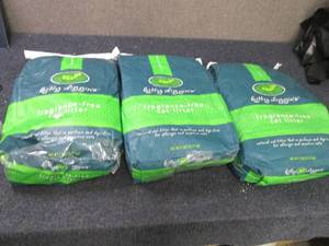 lot 36 image: 3- 7lb Bags Kitty Diggins Fragrance...