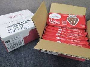 lot 96 image: 2 Boxes of 8-10 oz pks Darrell Lea ...