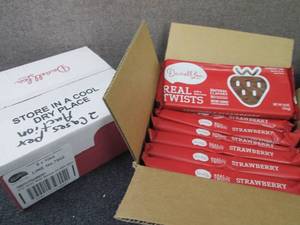 lot 98 image: 2 Boxes of 8-10 oz pks Darrell Lea ...