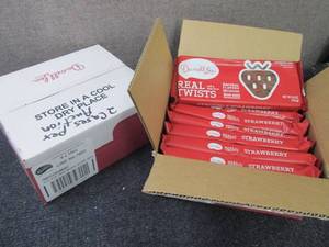 lot 99 image: 2 Boxes of 8-10 oz pks Darrell Lea ...