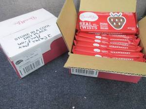 lot 100 image: 2 Boxes of 8-10 oz pks Darrell Lea ...
