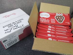 lot 102 image: 2 Boxes of 8-10 oz pks Darrell Lea ...