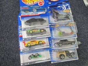 lot 114 image: 8 Assorted Hot Wheels Vehicles...